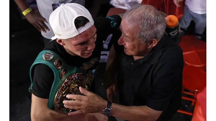 Bob Arum, CEO de Top Rank, salió en defensa de Oscar Valdez