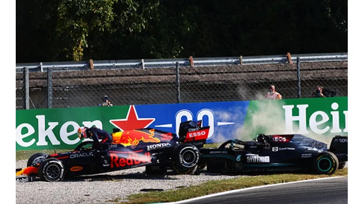 Checo Pérez no sacó todo el provecho del incidente que dejó fuera de carrera a Verstappen y Hamilton