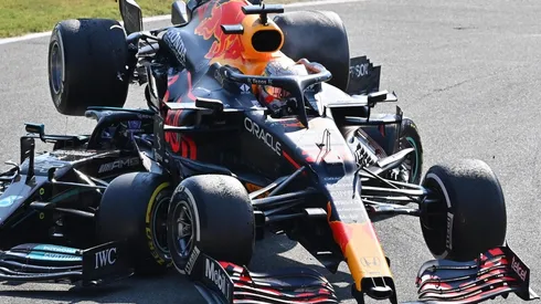 Lewis Hamilton y Max Verstappen protagonizaron una fuerte colisión.