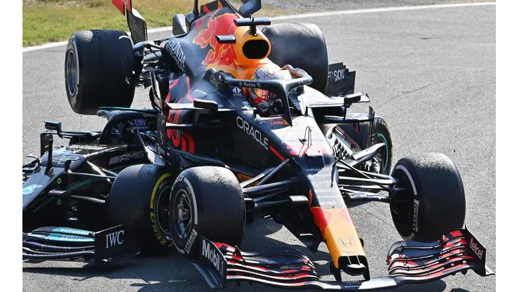 Lewis Hamilton y Max Verstappen protagonizaron una fuerte colisión.