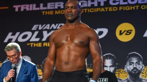 Evander Holyfield se puso terco y se quejó del árbitro que le salvó la vida