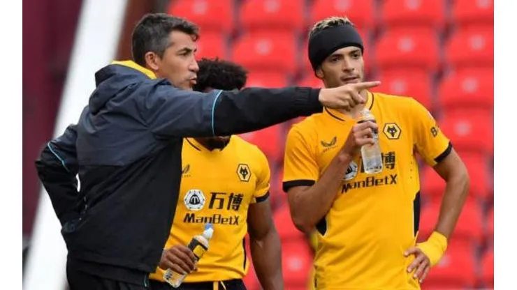 Bruno Lage y Raúl Jiménez en la pretemporada del Wolverhampton.