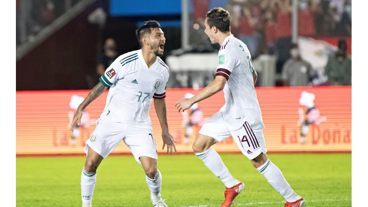 Tecatito Corona anotó un golazo para el Tri.