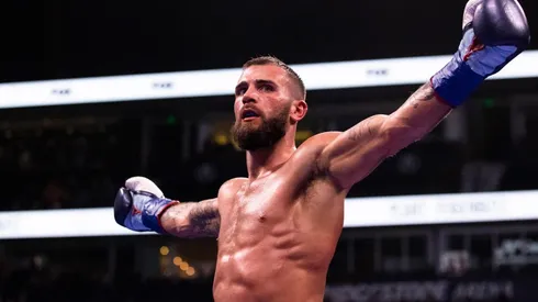 Caleb Plant destruyó a Canelo Álvarez y Eddy Reynoso.