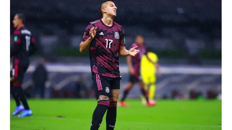 Alvarado falló un gol insólito ante Jamaica.