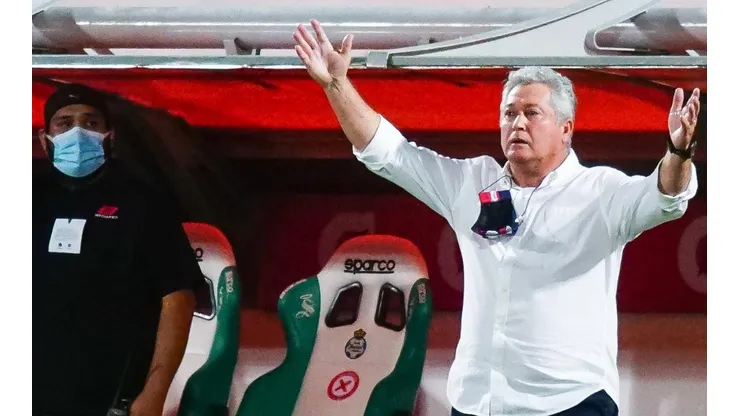 En 41 partidos de liga con Chivas, Vucetich tiene 15 triunfos, 15 victorias y 11 derrotas.