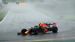 Sergio Pérez bajo la lluvia del Gran Premio de Bélgica, el cual no se pudo desarrollar con normalidad (Foto: Getty Images).