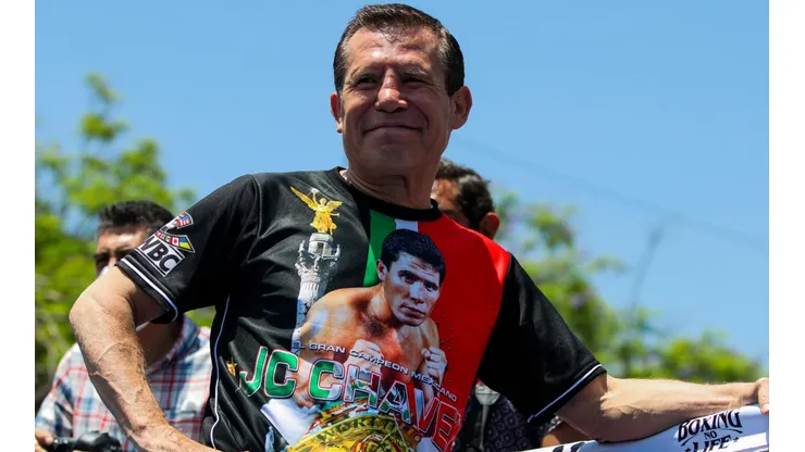Julio César Chávez ya recuperado de las adicciones.