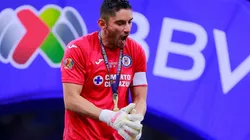 Afición de Cruz Azul se divide tras la vuelta de Corona.