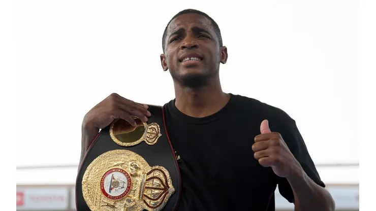 Erislandy Lara abandona un título mundial para ir en busca de otro