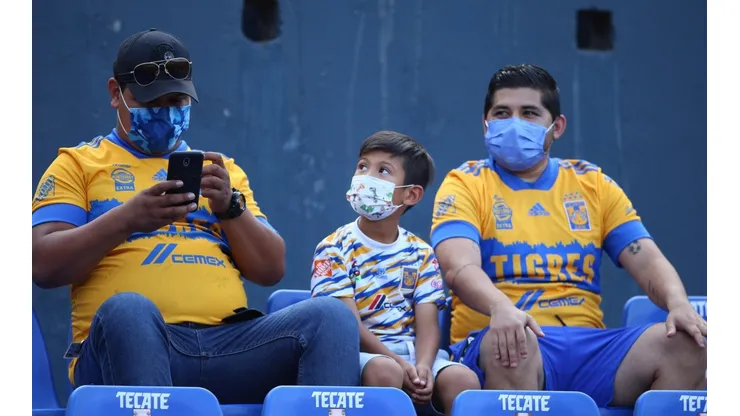 Aficionados faltan al protocolo de la FIFA