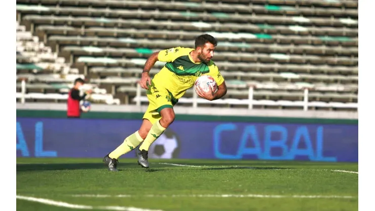 Tres dobletes en ocho partidos para Martín Cauteruccio en Argentina