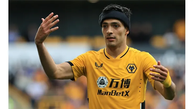 Raúl Jiménez no escondió su malestar con el arbitraje de la Premier League