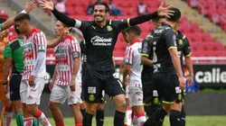 Chivas derrotó a Necaxa con un polémico penal.