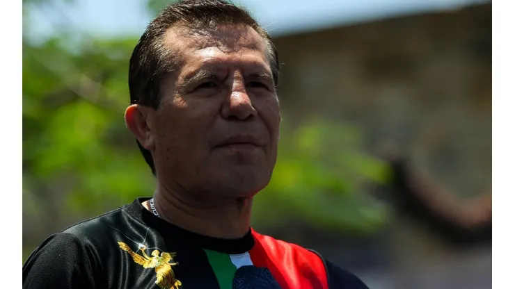 Omar Chávez estalló con sus padre en las redes sociales.