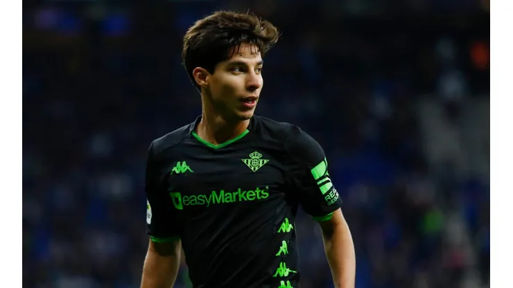 Diego Lainez no se recupera de su lesión con el Tri