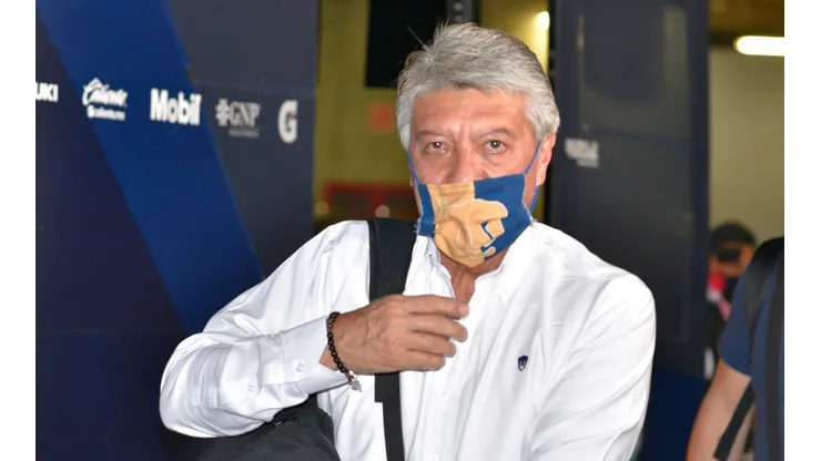 Jesús Ramírez armó su bolso y se retiró de Pumas UNAM.