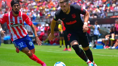 El futbolista mexicano sigue presentando molestias desde su participación en la pasada Copa Oro.