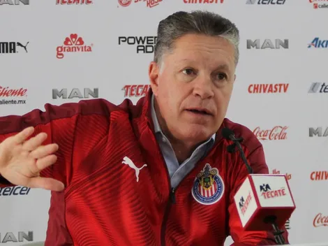Ricardo Peláez dio la cara con la afición de Chivas