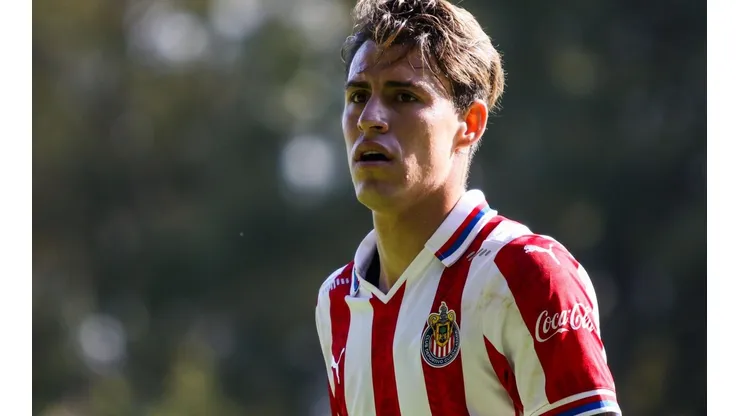 Cristian Calderón protagonizó una nueva polémica en Chivas.