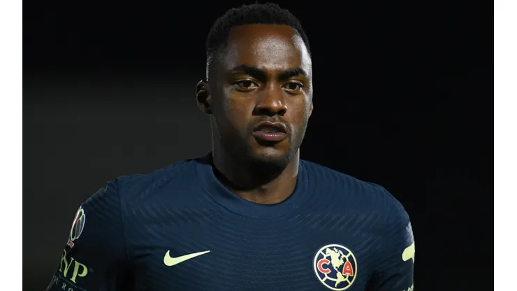 Renato Ibarra volvió a vestir la camiseta del América tras polémica por violencia familiar.