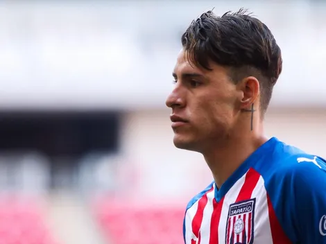 La seña de Chicote Calderón contra los aficionados de Chivas tras la caída