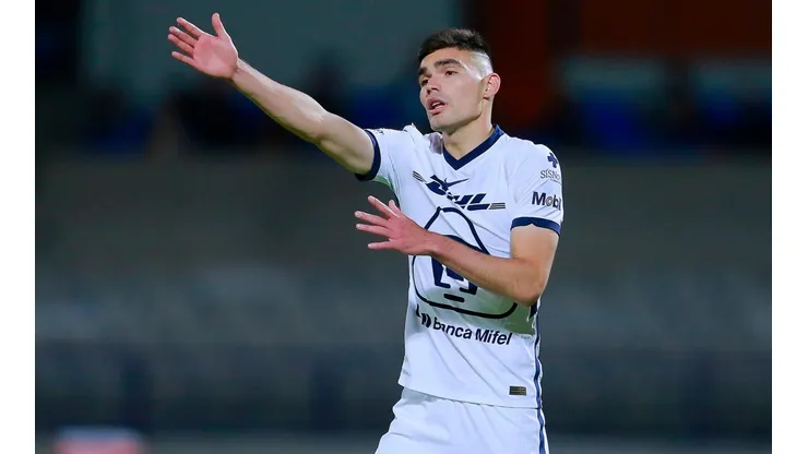 Johan Vásquez fue presentado en Genoa.