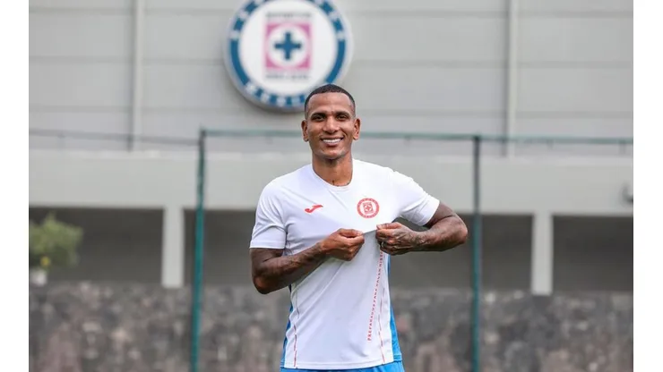 Rómulo Otero ya fue registrado con Cruz Azul en la Liga MX.