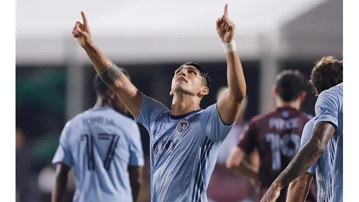 Pulido anotó un golazo para Sporting Kansas City.