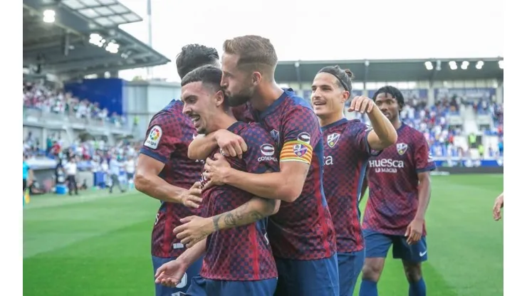 Huesca venció 2-0 al Eibar en el debut oficial de Nacho Ambriz como su DT.
