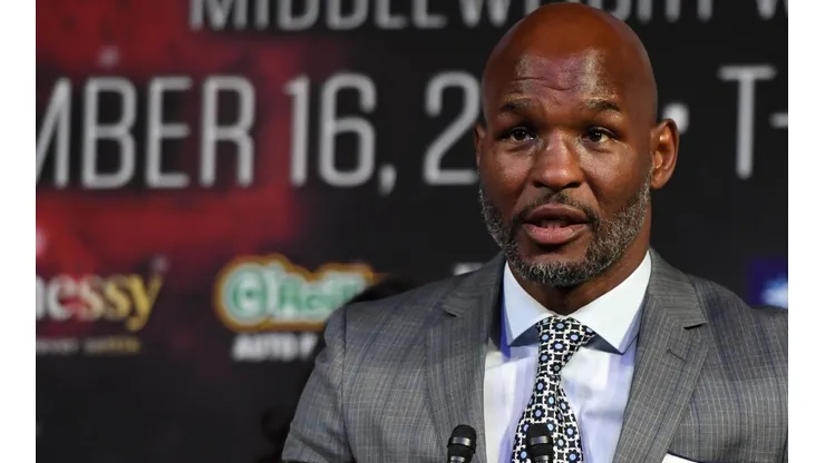 Hopkins se rinde ante Canelo Álvarez
