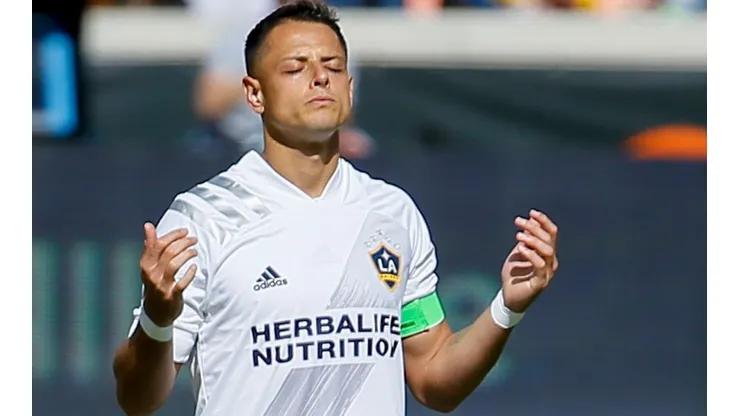 Chicharito reconoció lo mucho que le afectó la muerte de su abuelo en el 2020.