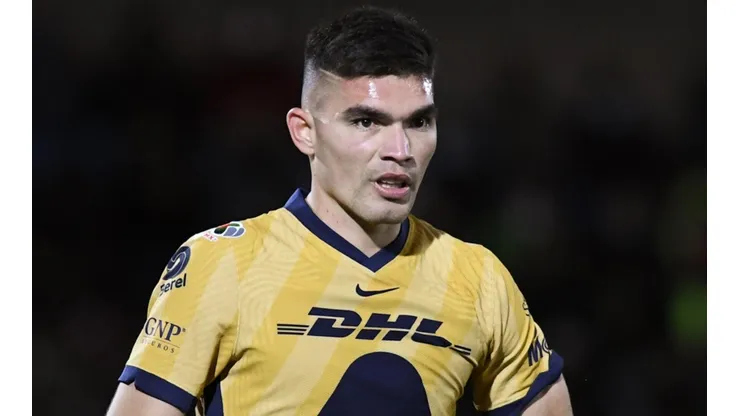 Johan Vásquez dejaría Pumas para convertirse en jugador del Genoa de Italia.