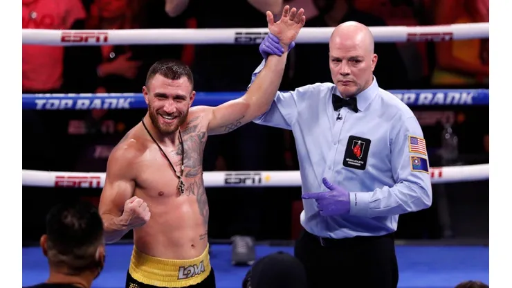 Vasyl Lomachenko ya negocia su próxima pelea ante un excampeón mundial