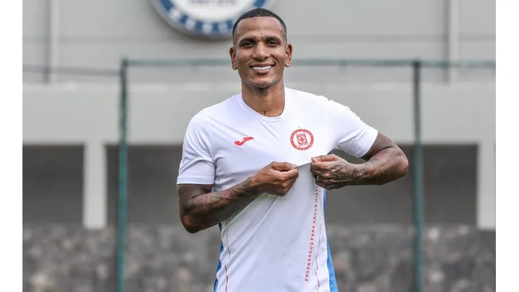 Rómulo Otero ya se mostró con los colores de La Máquina