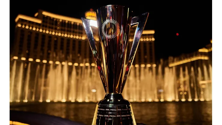 Trofeo de campeón de la Copa Oro de la Concacaf.