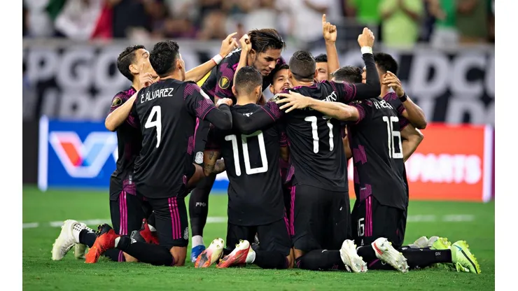Emotivo festejo con Jonathan Dos Santos.