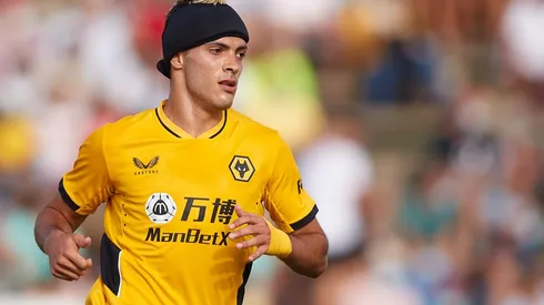 Raúl Jiménez sigue sumando minutos de cara a su nueva temporada con Wolverhampton (Foto: Getty Images).