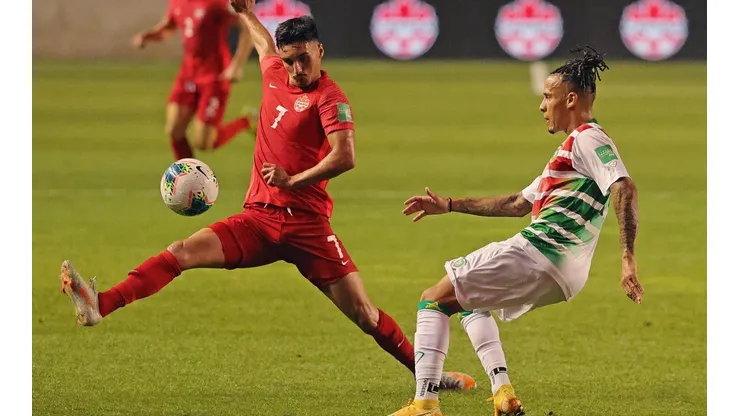 Stephen Eustaquio contra Surinam en Copa Oro.