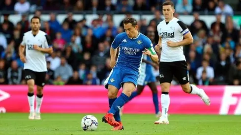 Andrés Guardado reapareció con el Betis ante el Derby County.
