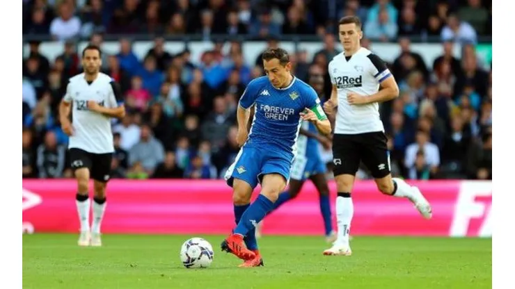 Andrés Guardado reapareció con el Betis ante el Derby County.