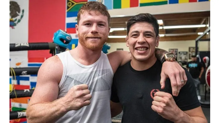 Canelo Álvarez y Brandon Moreno intercambiaron lecciones sobre un golpe.