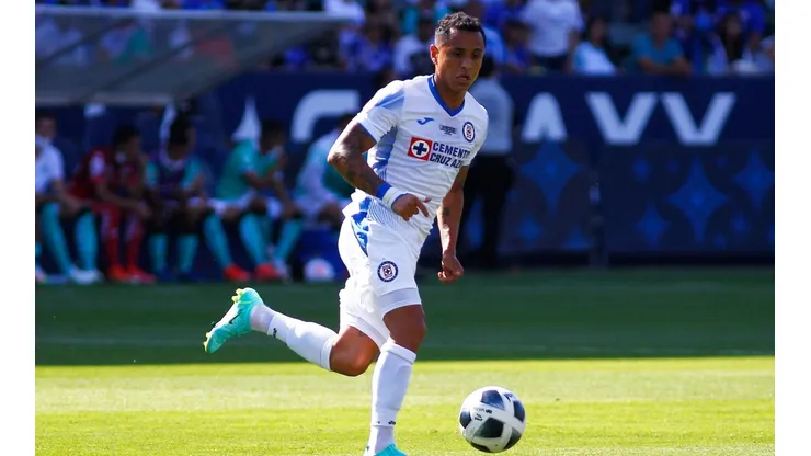 Afición de Cruz Azul reaccionó a la nueva playera.