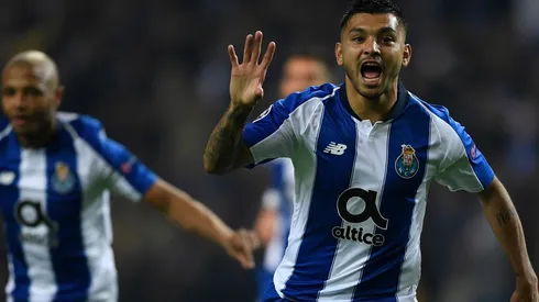 Tecatito Corona, perseguido desde la Premier League de Inglaterra