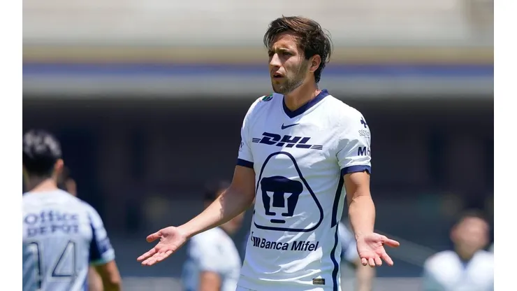 Carlos Gutiérrez sufrió una dura lesión que lo margina de Pumas.
