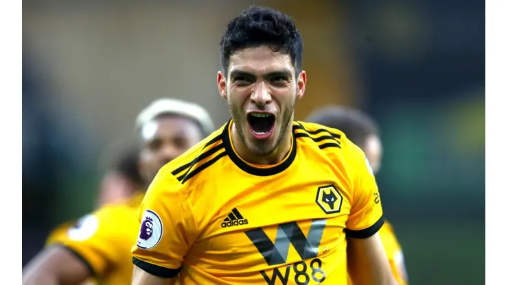 Raúl Jiménez volvió a jugar con Wolverhampton y casi anota un golazo