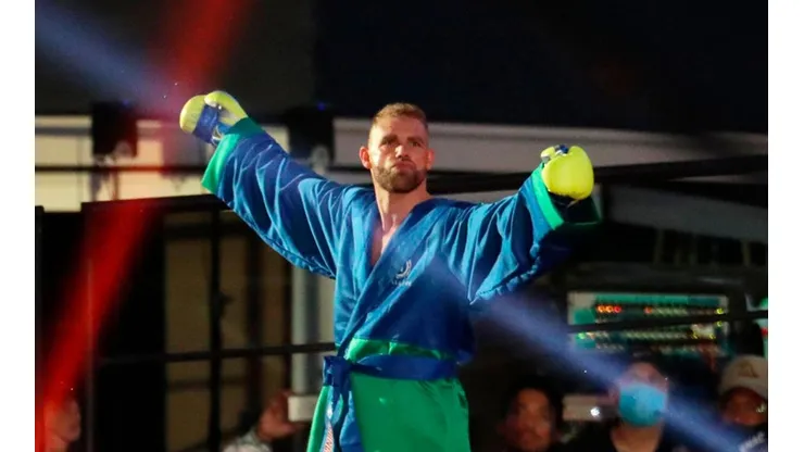 ¿Vuelve? Billy Joe Saunders fue desafiado por primera vez desde que perdió ante Canelo Álvarez