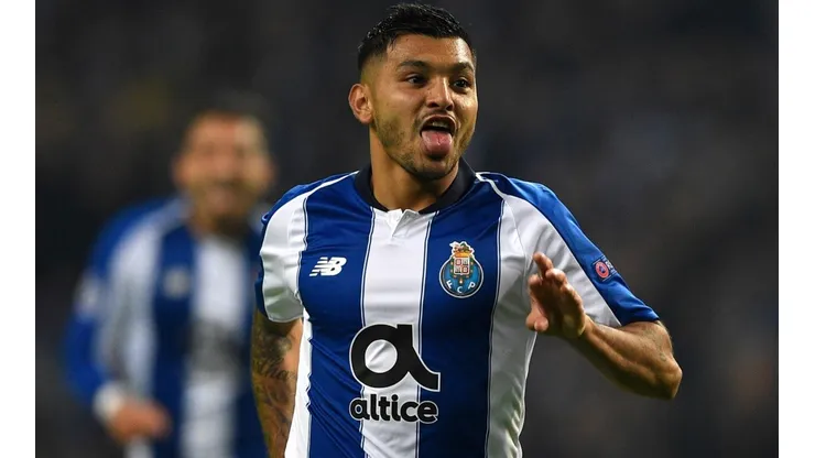 Tecatito Corona compite por el premio al mejor jugador de la Primeira Liga.