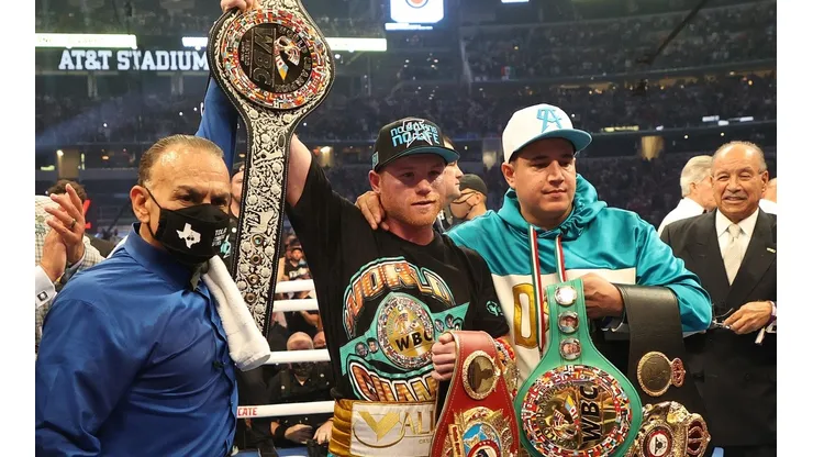 El peleador que postula De La Hoya para destronar a Canelo Álvarez
