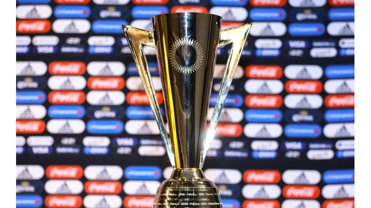 Trofeo de campeón de la Copa Oro 2021